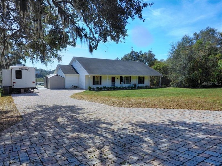 Photo 2 of 21 - 17044 Lake Ingram Rd, Winter Garden, FL 34787