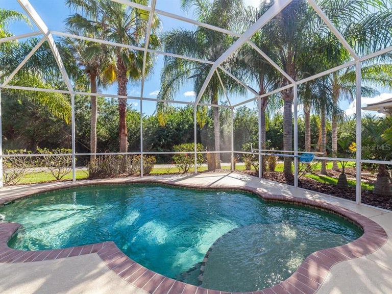 Photo 2 of 25 - 534 Planters Manor Way, Bradenton, FL 34212