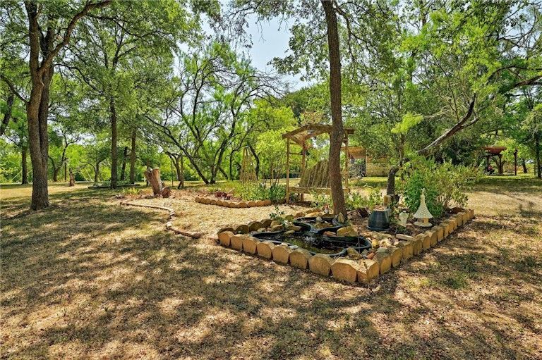 Photo 27 of 37 - 126 Deer Run Dr, Cedar Creek, TX 78612