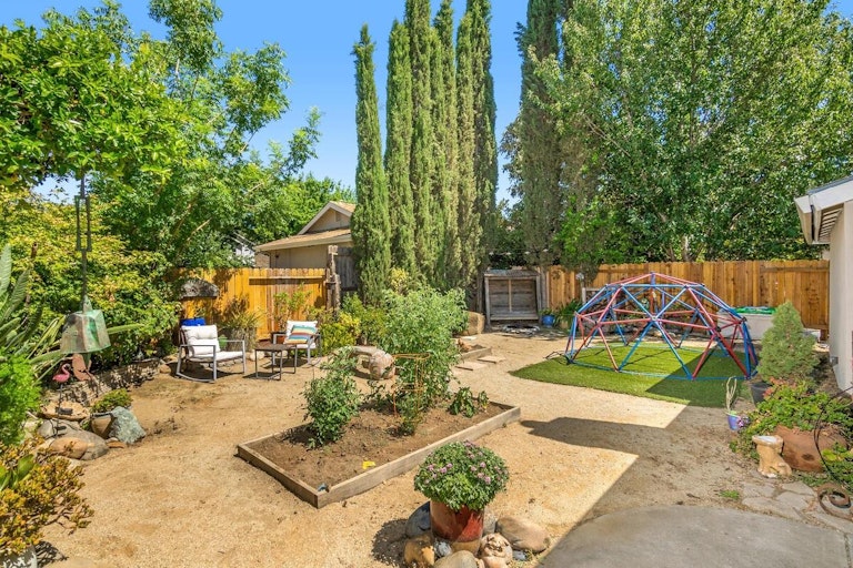 Photo 15 of 16 - 924 San Tomas St, Davis, CA 95618