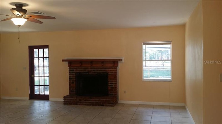 Photo 4 of 22 - 1815 Lithia Pinecrest Rd, Valrico, FL 33596