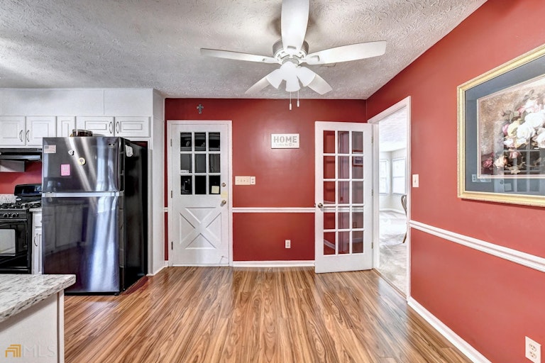 Photo 19 of 47 - 658 Shiloh Ct, Lawrenceville, GA 30044