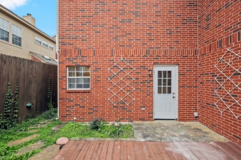 Photo 24 of 24 - 2504 Pinegrove Cir, Arlington, TX 76006