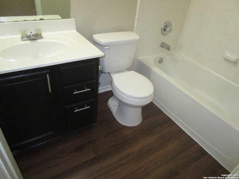 Photo 10 of 15 - 10604 Staggering Crk, San Antonio, TX 78254