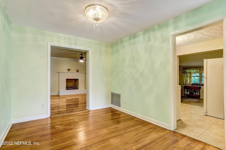 Photo 11 of 48 - 4070 Conga St, Jacksonville, FL 32217