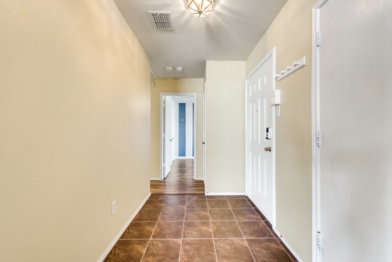 Photo 6 of 27 - 705 Baldwin Rd, Wylie, TX 75098