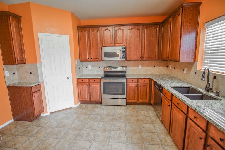 Photo 2 of 37 - 1701 Grassy View Dr, Fort Worth, TX 76131