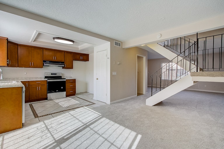 Photo 18 of 39 - 7572 Burgoyne Ln, Sacramento, CA 95823