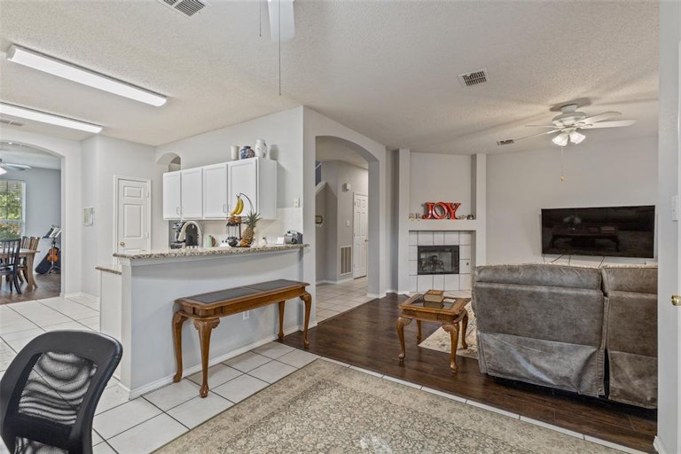 Photo 10 of 32 - 1105 Indian Trail Ct, Roanoke, TX 76262