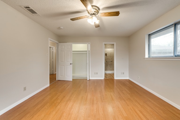 Photo 17 of 30 - 222 Shockley Ave, Desoto, TX 75115