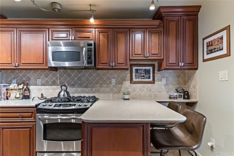 Photo 15 of 37 - 19002 E Haltern Ave, Glendora, CA 91740
