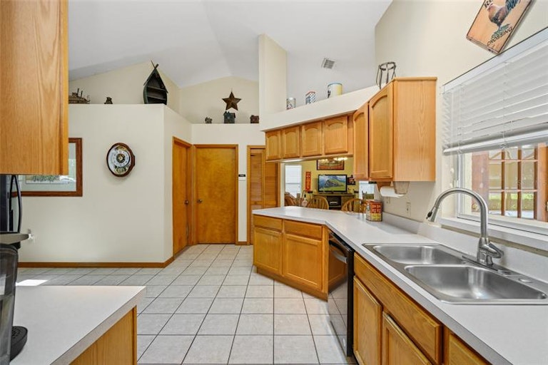 Photo 10 of 39 - 2338 Sweetwater Blvd, Saint Cloud, FL 34772