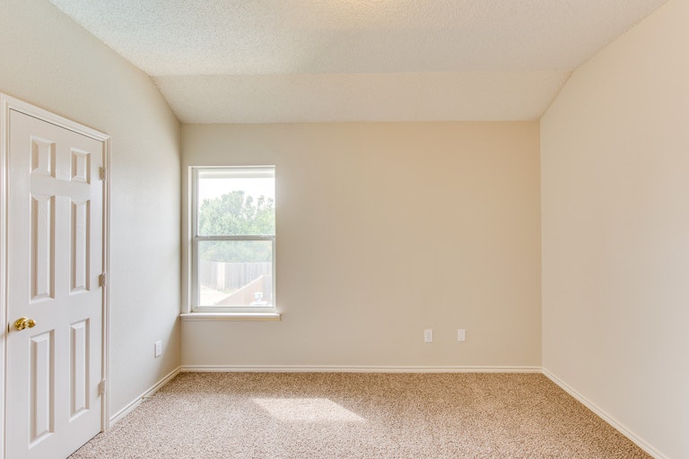 Photo 27 of 31 - 900 Heritage Pkwy S, Allen, TX 75002