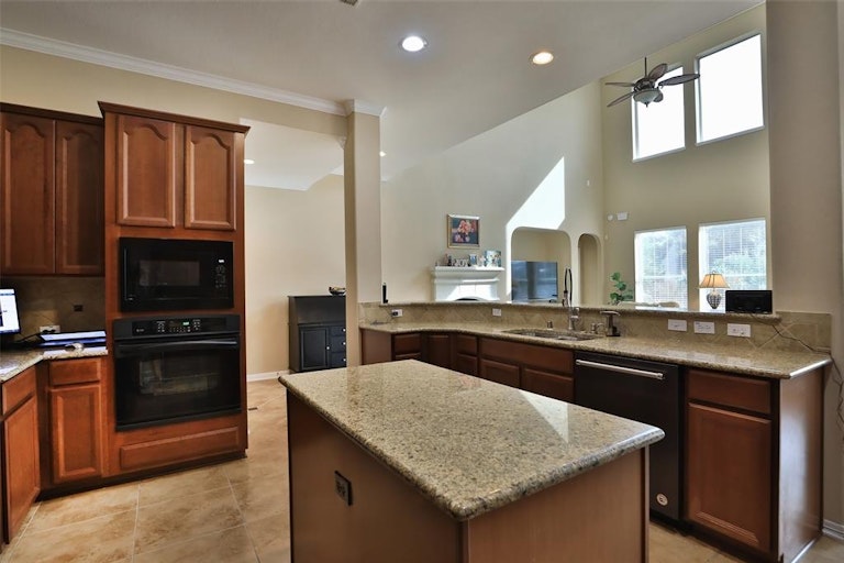 Photo 13 of 45 - 19827 Rose Dawn Ln, Spring, TX 77379