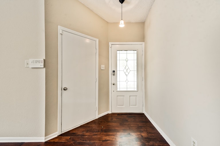 Photo 7 of 25 - 2705 Fountainview Dr, Corinth, TX 76210