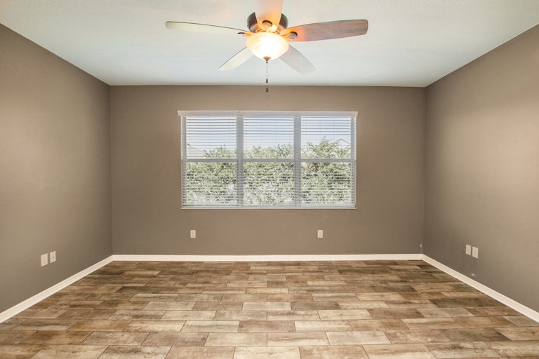 Photo 12 of 17 - 12711 Avelar Creek Dr, Riverview, FL 33578