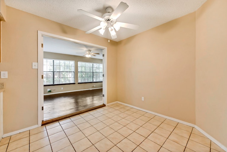 Photo 5 of 25 - 419 Thorn Wood Dr, Euless, TX 76039