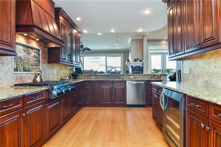 Photo 10 of 25 - 329 Bayview Dr NE, Saint Petersburg, FL 33704