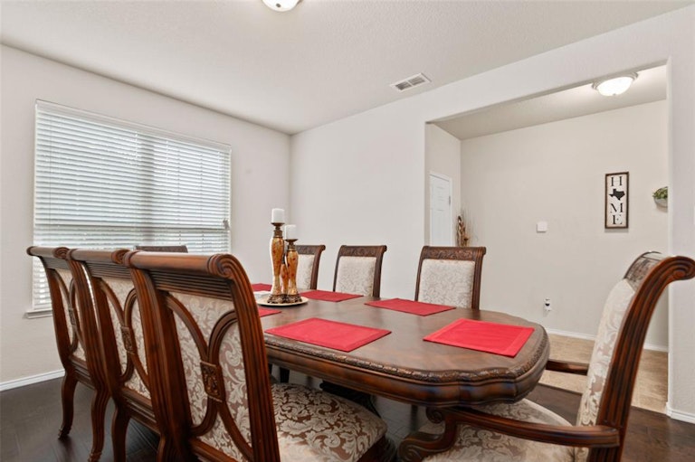 Photo 6 of 30 - 5408 Wharfside Pl, Denton, TX 76208