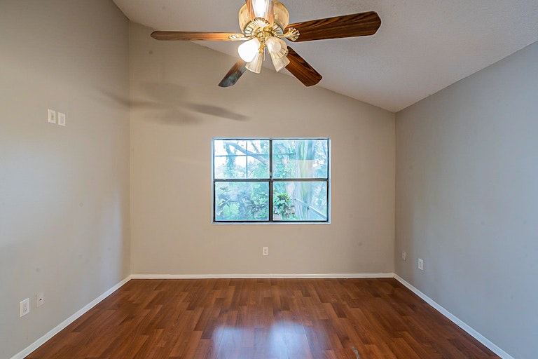 Photo 19 of 29 - 3009 Weymouth Ct, Apopka, FL 32703