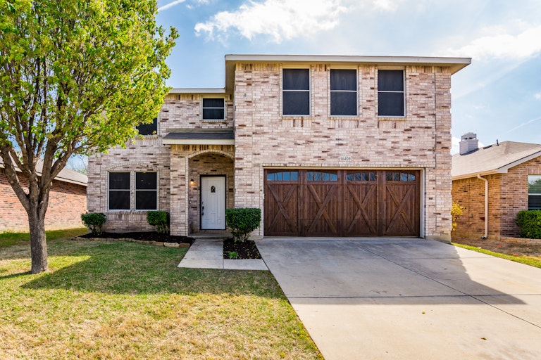 Photo 1 of 32 - 16408 Red River Ln, Justin, TX 76247