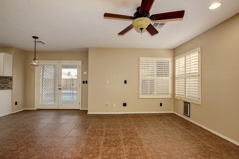 Photo 6 of 25 - 3543 E Tonto Ln, Phoenix, AZ 85050