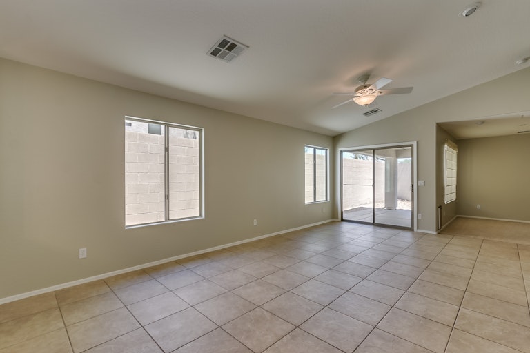 Photo 14 of 35 - 27427 N 63rd Dr, Phoenix, AZ 85083