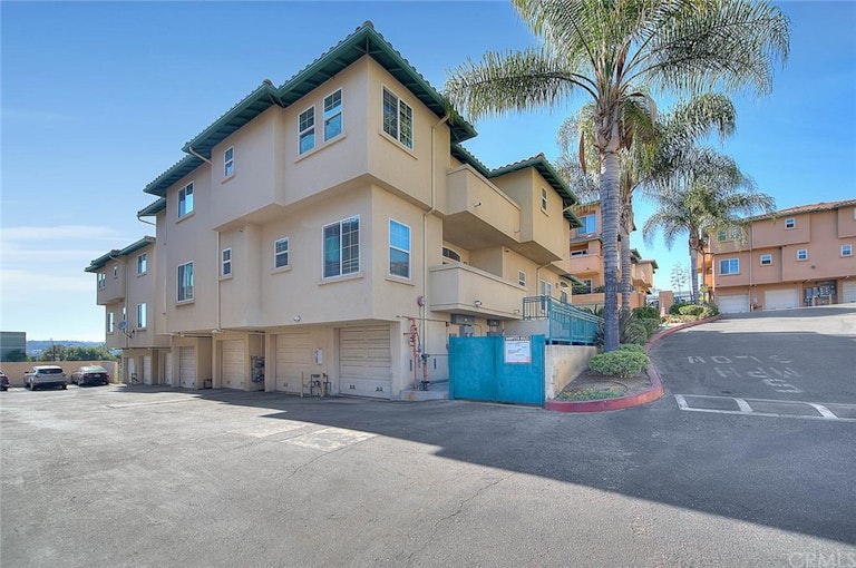 Photo 5 of 57 - 3711 Baldwin St #708, Los Angeles, CA 90031