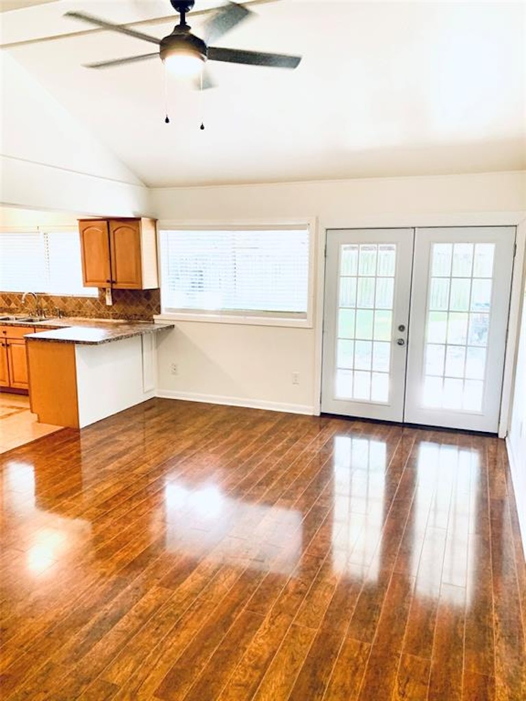 Photo 4 of 19 - 909 Mark St, Deer Park, TX 77536
