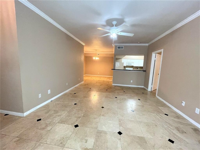 Photo 4 of 23 - 2255 Braeswood Park Dr #264, Houston, TX 77030