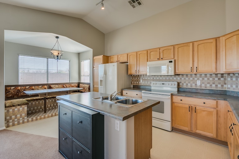 Photo 5 of 35 - 1971 S 171st Dr, Goodyear, AZ 85338