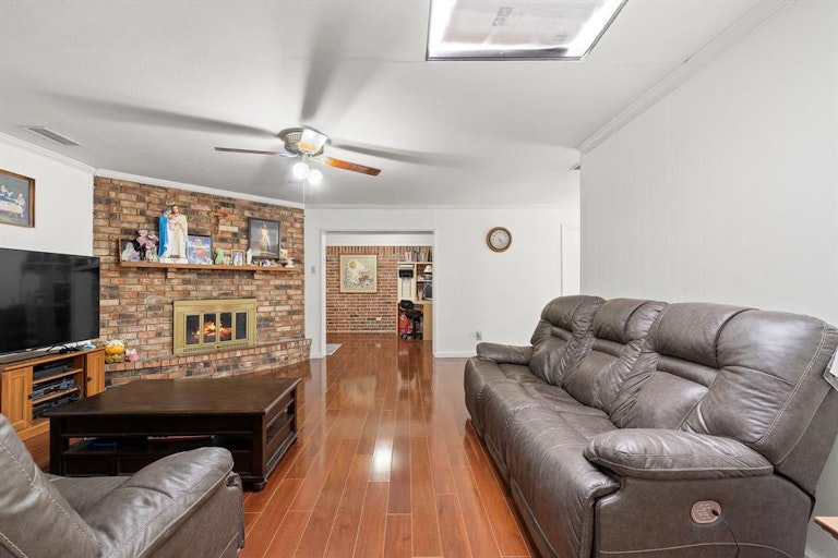 Photo 10 of 29 - 1427 Mount Vernon Dr, Mesquite, TX 75149
