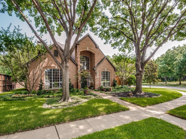 Photo 3 of 36 - 6205 Wittmore Pl, Plano, TX 75093