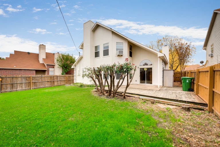 Photo 6 of 23 - 1105 Cherrytree Dr, Arlington, TX 76001