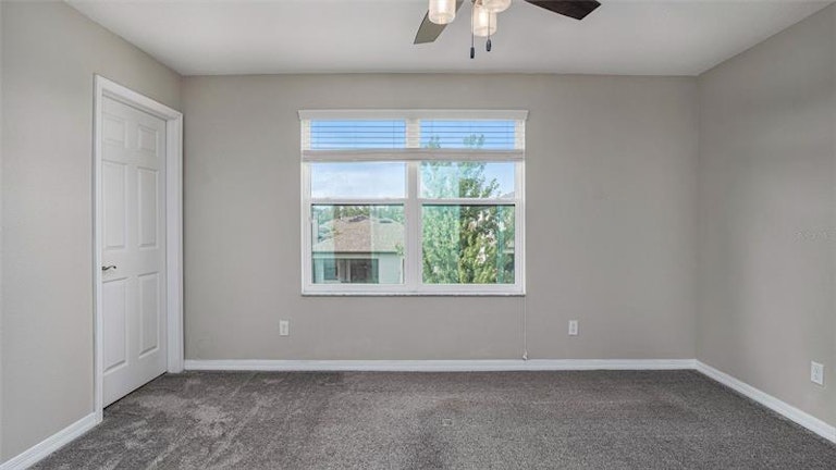 Photo 8 of 17 - 19365 Blossom Vine Ln, Lutz, FL 33558