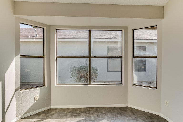 Photo 4 of 24 - 6443 W Delmonico Ln, Glendale, AZ 85302