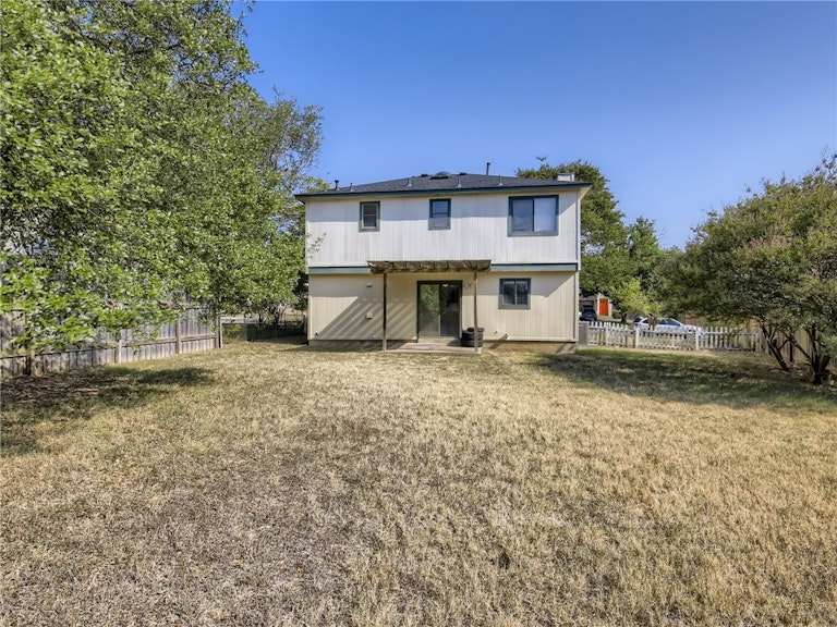 Photo 9 of 11 - 1417 E Logan St, Round Rock, TX 78664
