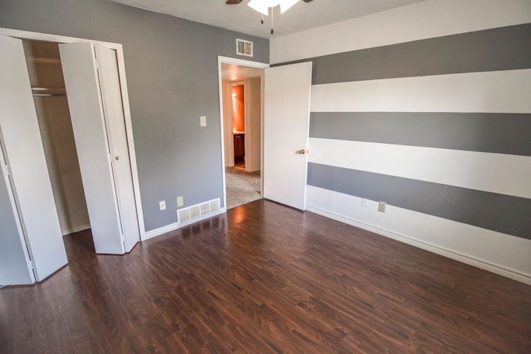 Photo 27 of 37 - 6808 Fryer St, The Colony, TX 75056