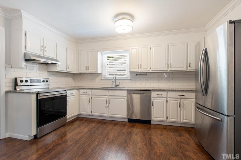 Photo 12 of 30 - 5313 Old Forge Cir, Raleigh, NC 27609