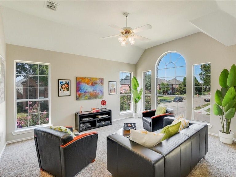 Photo 25 of 39 - 3911 Walnut Grove Ln, Carrollton, TX 75007