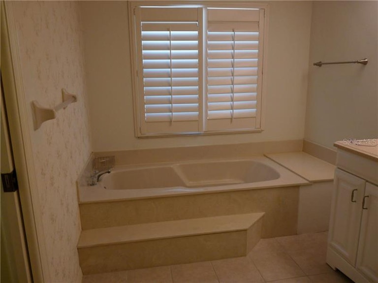 Photo 9 of 12 - 6129 Nicole Dr, Sarasota, FL 34243
