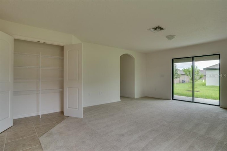 Photo 4 of 16 - 11863 Thicket Wood Dr, Riverview, FL 33579