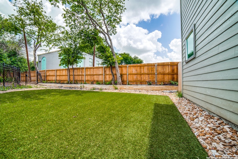 Photo 23 of 26 - 1618 W Lawndale Dr #5, San Antonio, TX 78209