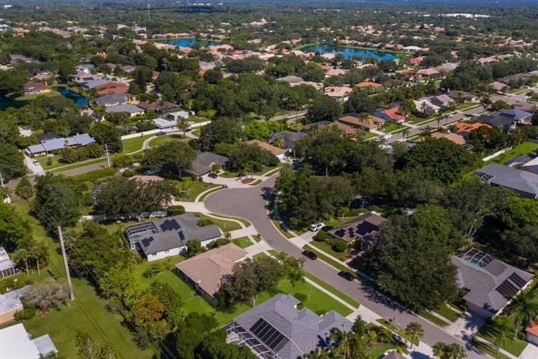 Photo 4 of 28 - 5706 Stone Pointe Dr, Sarasota, FL 34233