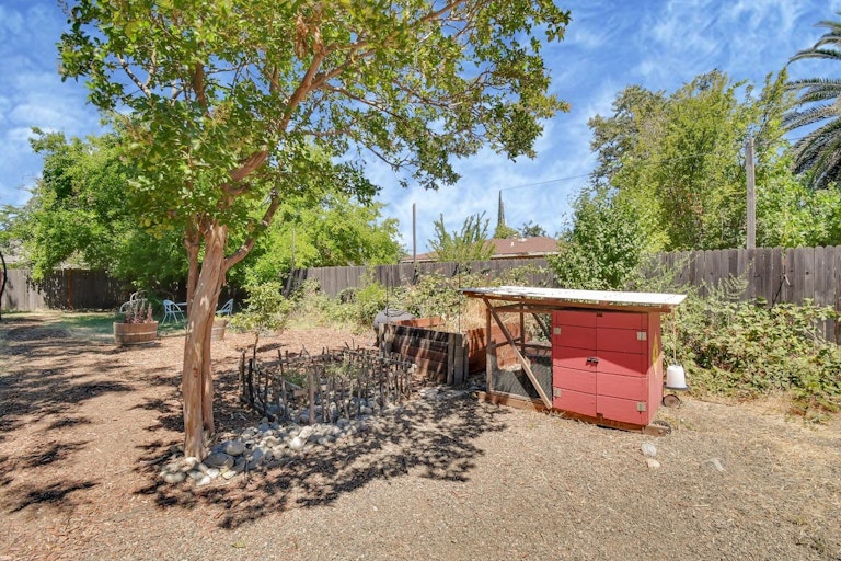 Photo 9 of 28 - 3406 40th St, Sacramento, CA 95817