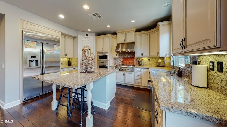 Photo 10 of 39 - 2742 Madera Dr, Pasadena, CA 91107