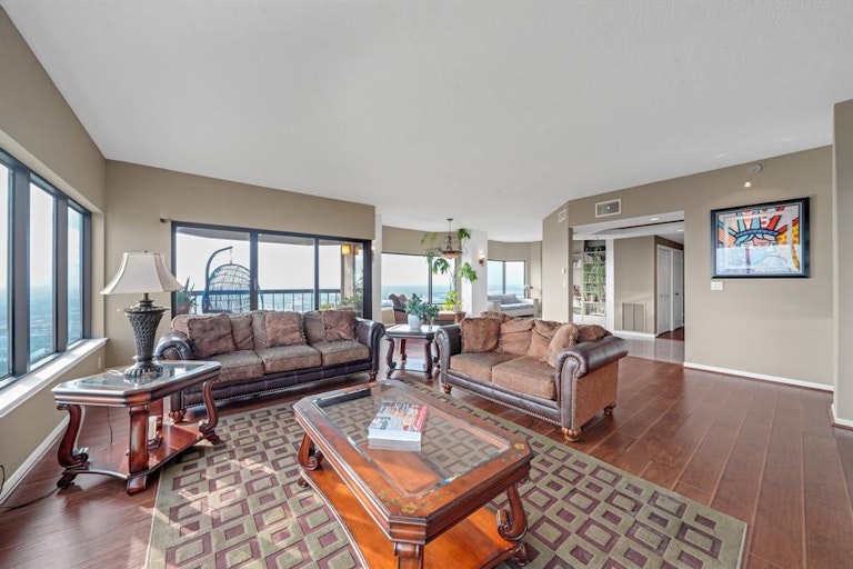Photo 3 of 20 - 2001 Holcombe Blvd #3504, Houston, TX 77030