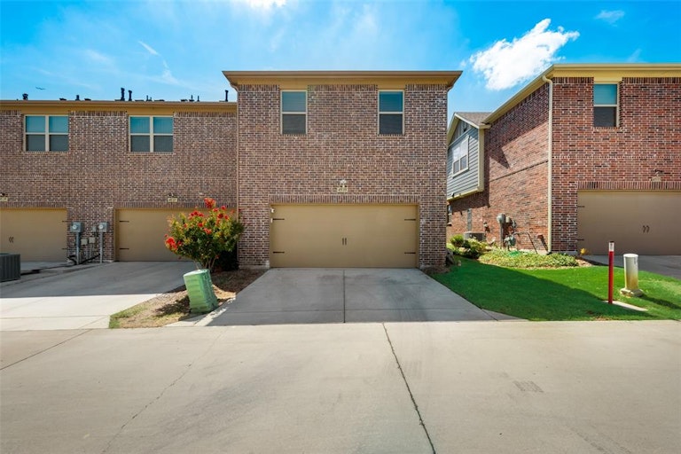 Photo 19 of 20 - 4535 Fossil Opal Ln, Arlington, TX 76005