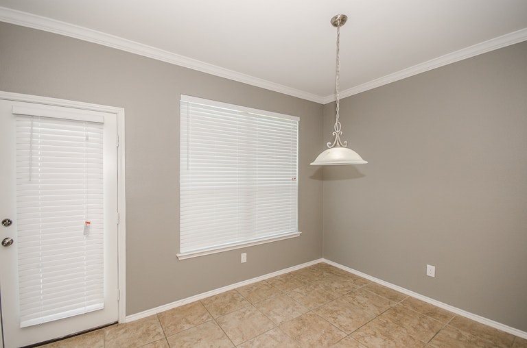 Photo 9 of 30 - 951 Crockett Dr, Lavon, TX 75166