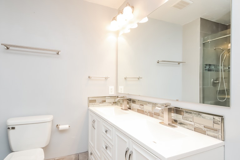 Photo 6 of 27 - 448 Gleneagles Dr, Friendswood, TX 77546